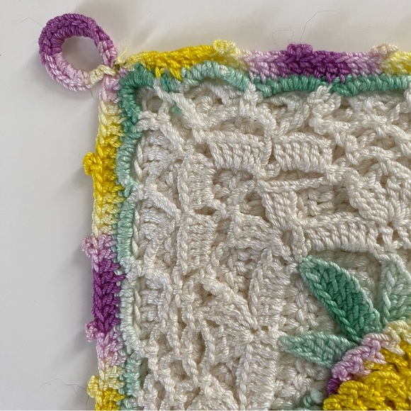 Vintage Hand Crocheted Pansy Potholder Ivory Purple Yellow Green - Picture 3 of 14